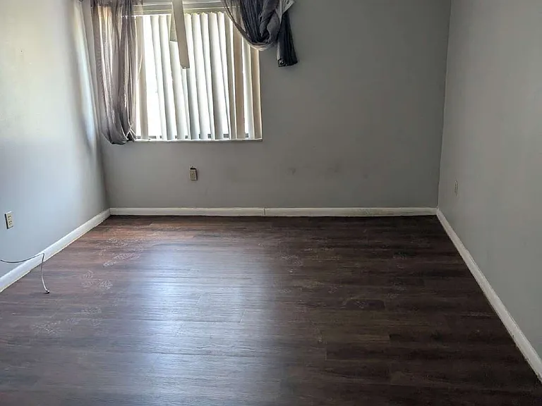 5229 Vineland Rd — Photo 19