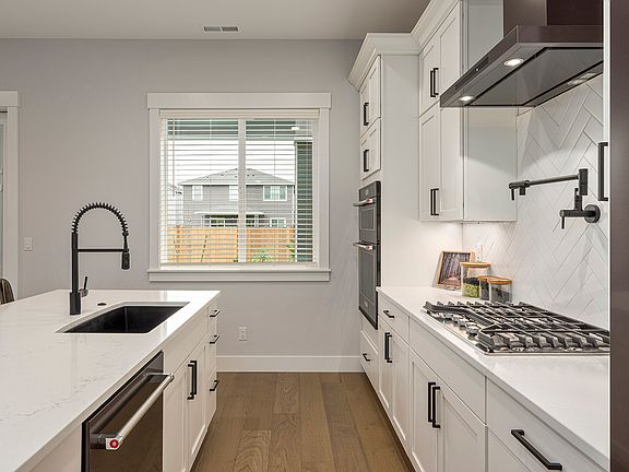 All kitchen appliances are included