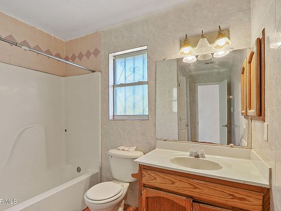 5th image of 330 Valle Del Carmen Dr