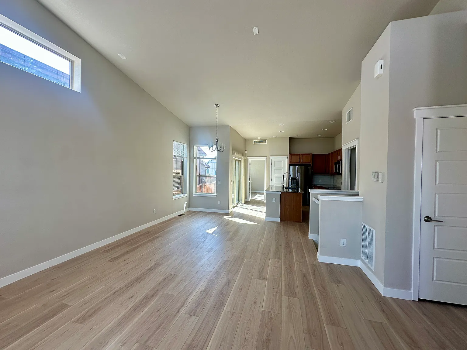 9402 E 58th Pl — Photo 3