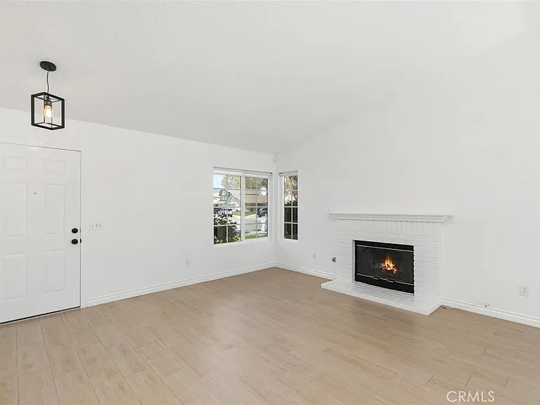 185 Cheshire Ln — Photo 9