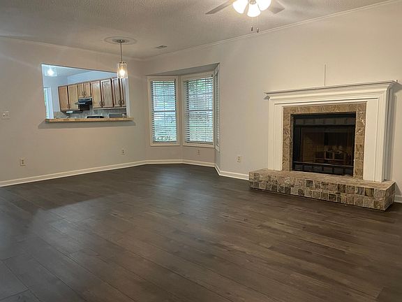 2nd image of 5066 Laurel Bridge Dr SE