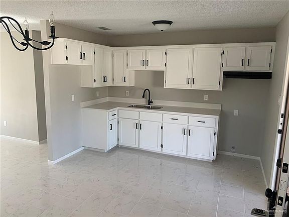 2nd image of 1120 El Recreo Cir