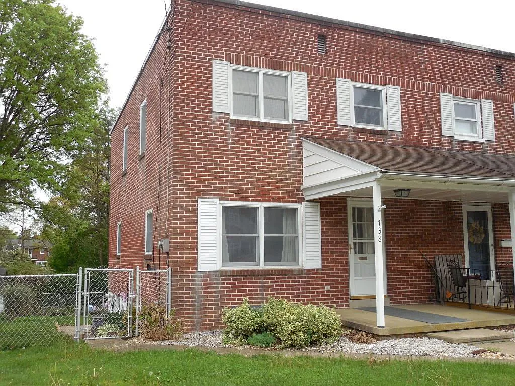 738 Skyline Dr photo 1