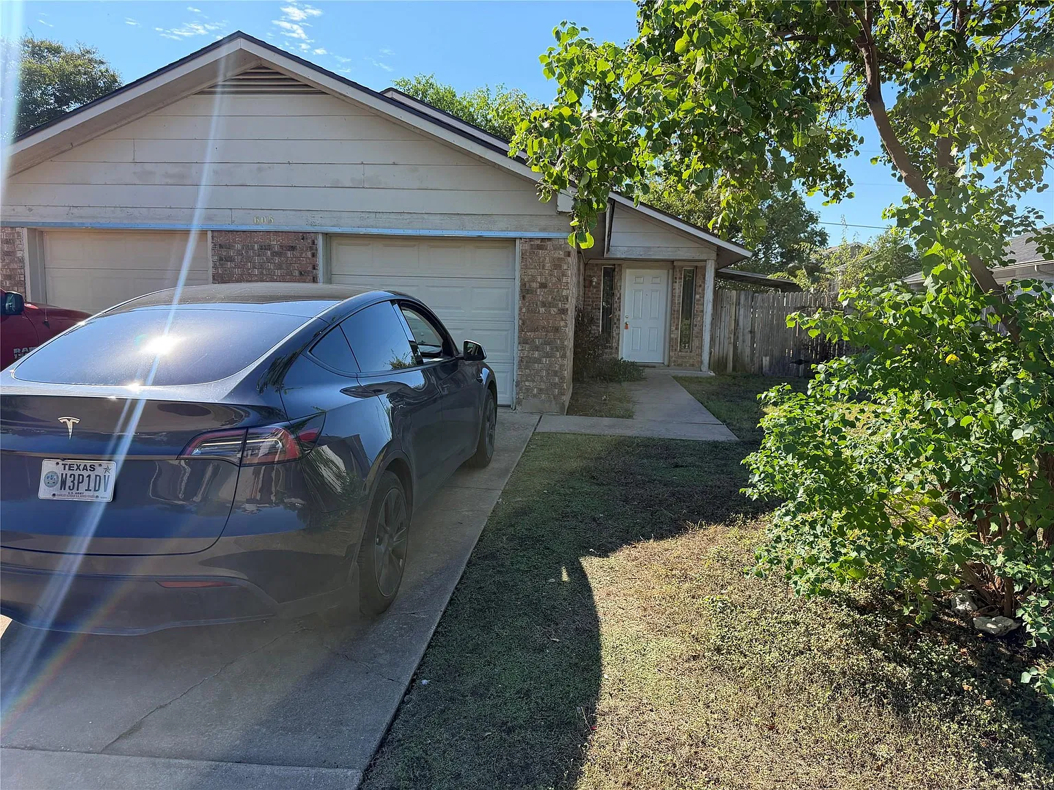 2 bed, 1.0 bath, 861 sqft, $1,400 — Photo 1
