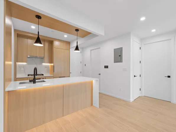 366 Harman Street image 3 of 20