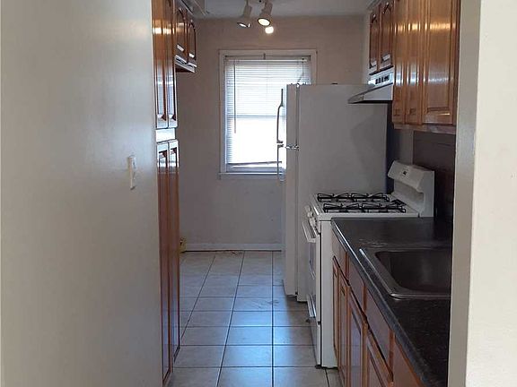 4th image of 217-23 Hempstead Ave