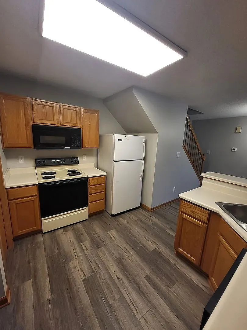 1325 Southeast Delaware Avenue - 9 — Photo 3