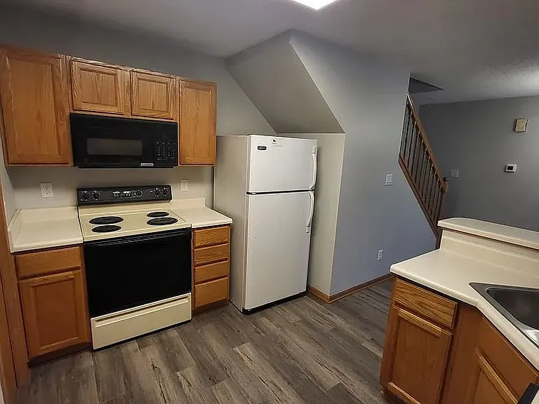 1325 SE Delaware Ave #1 — Photo 3