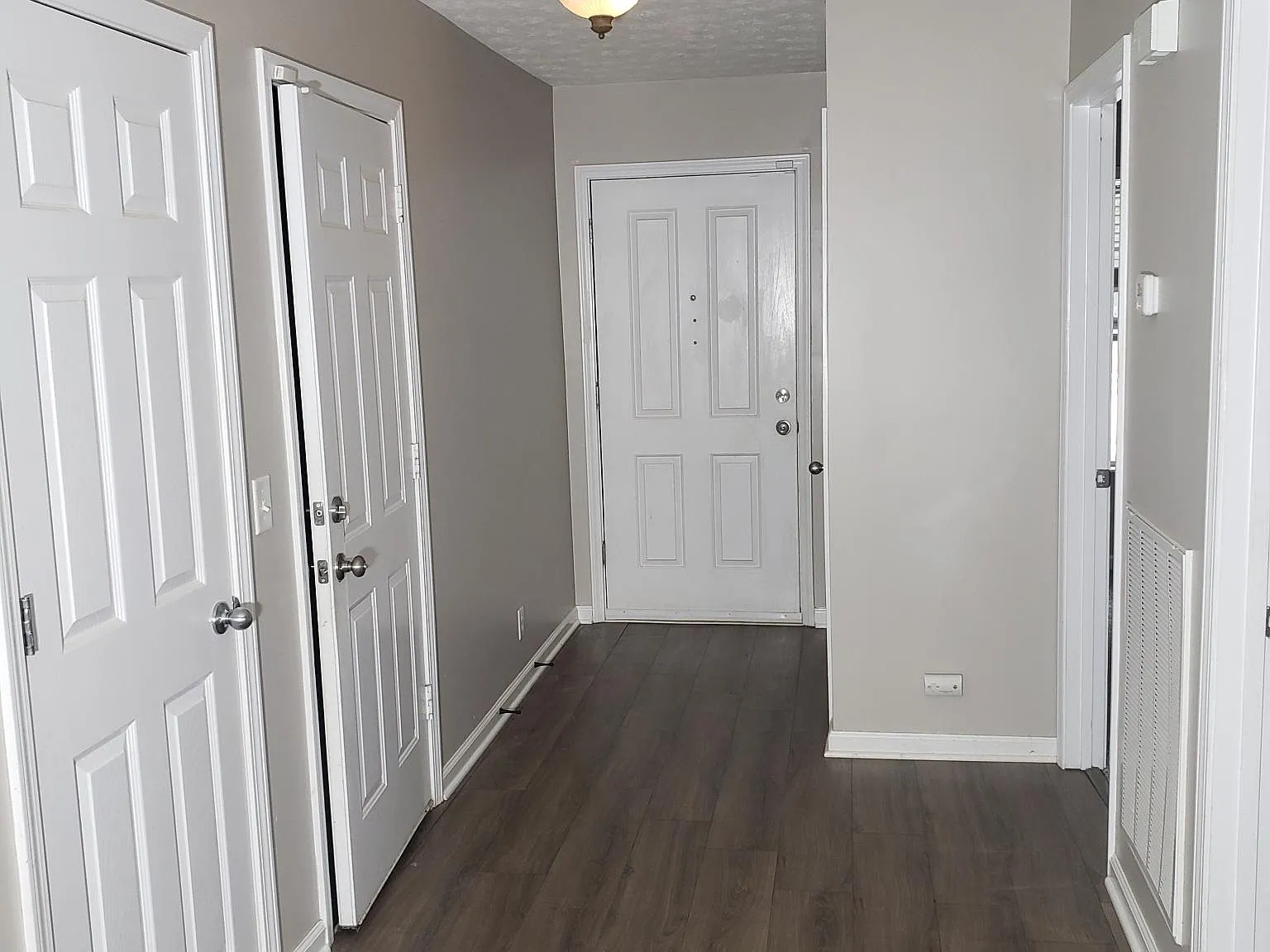 3 bed, 1924 sqft, $2,350 — Photo 3