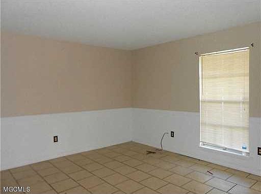 4th image of 2501 Oxford Dr