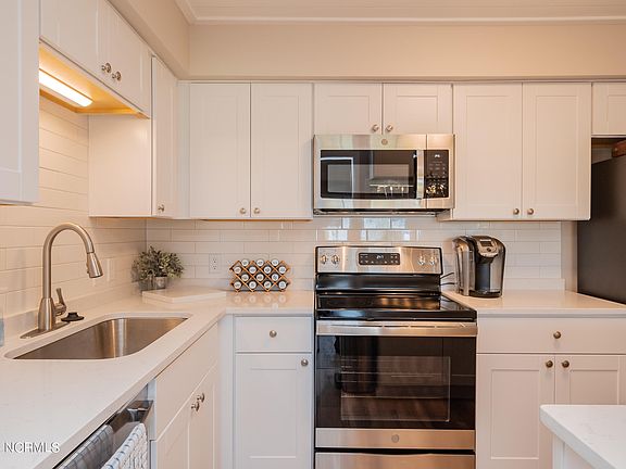 4th image of 21 Pinehurst Drive