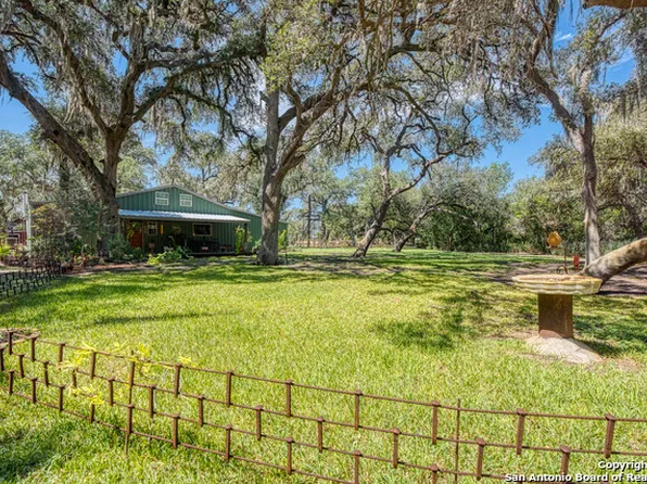 151 Paisano Dr, George West, TX 78022