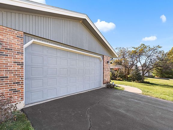 2nd image of 6081 Denwood Dr
