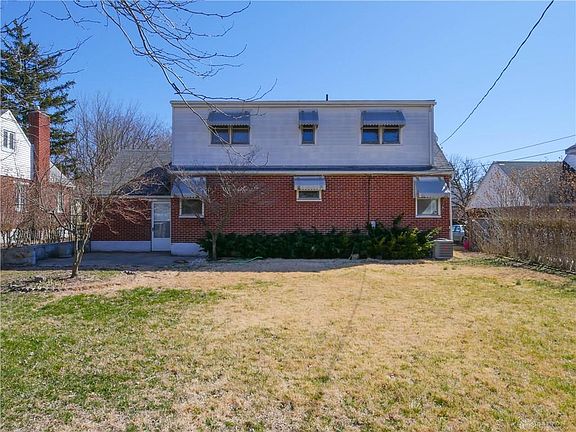 4th image of 1661 Newton Ave