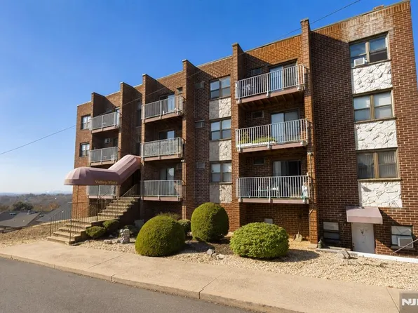 201 12th St APT 18, Palisades Park, NJ 07650