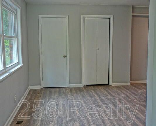 5th image of 2927 Holiday Dr SW