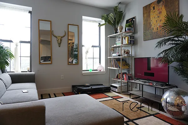 Rented by Rennit Inc. | media 12