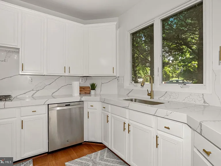 5045 Worthington Woods Way — Photo 13
