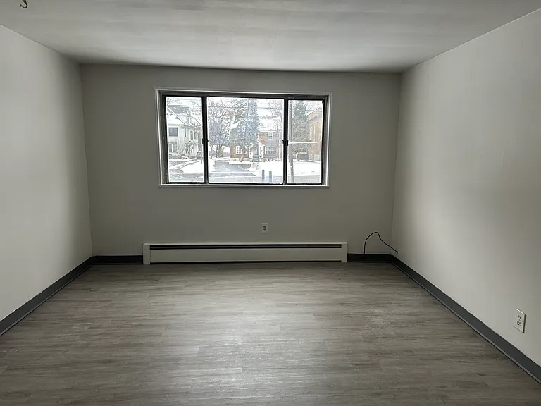 Silverlake Apartments — Photo 12