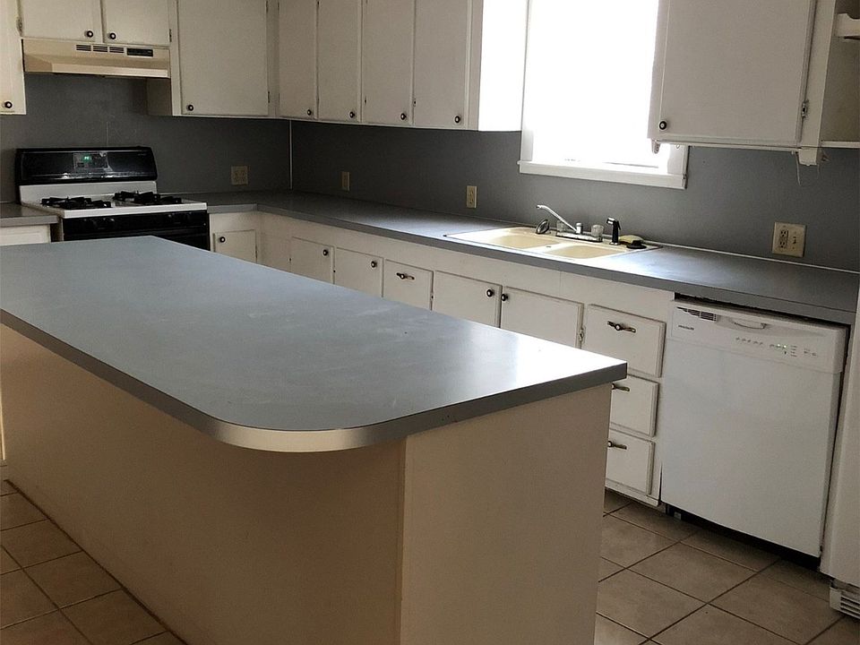 2nd image of 1102 N Franklin Ave