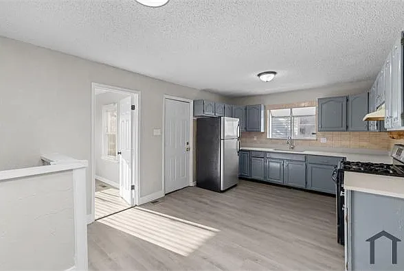 2056 Coleridge Dr — Photo 3