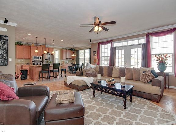 4th image of 608 Great Heron Ct