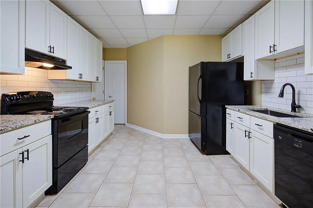 2 bed, 1.0 bath, 1753 sqft, $2,200 — Photo 3