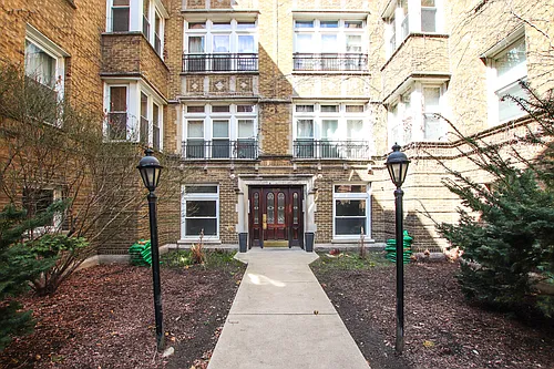 1626 W Farwell Ave #1F Photo 1
