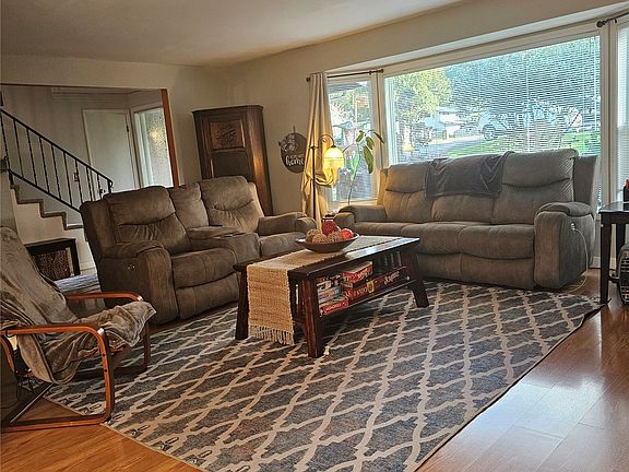 3rd image of 14906 108th Avenue E