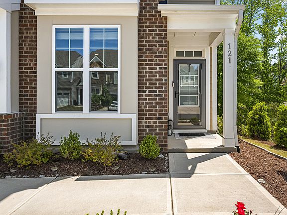 4th image of 121 Faxton Way