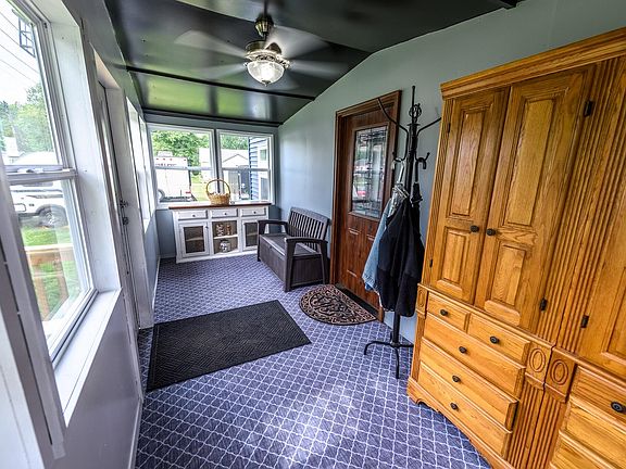 3rd image of 107 Elmwood St