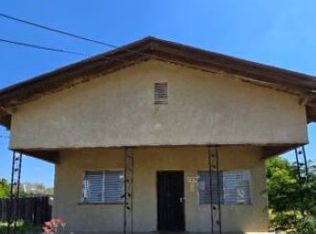 725 Vineyard Ave, Madera, CA 93638
