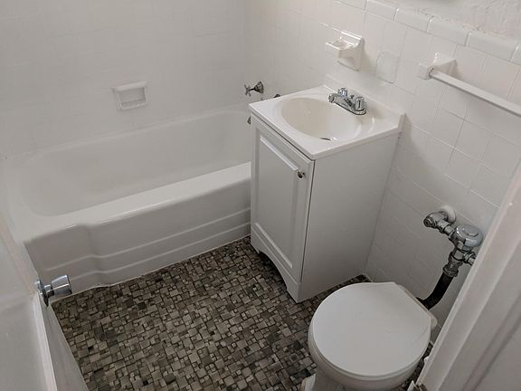 5th image of 725 Lenox Ave APT 4