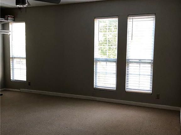 5th image of 812 Winflo Dr APT A