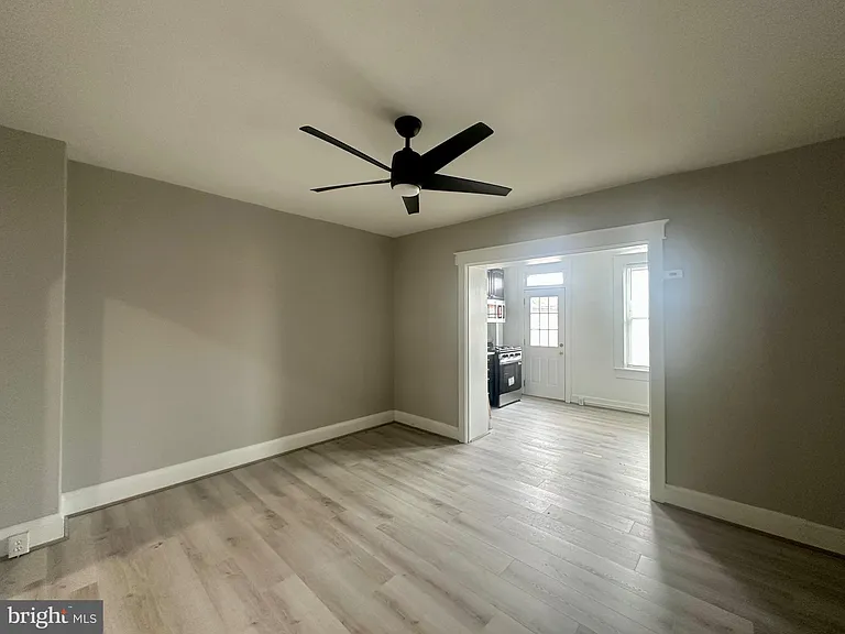 125 N Monastery Ave — Photo 15