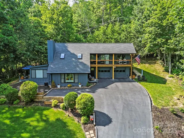 2440 W Cumming Woods Ln, Hendersonville, NC 28739