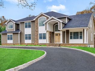 24 Blackstone Dr, Livingston, NJ 07039