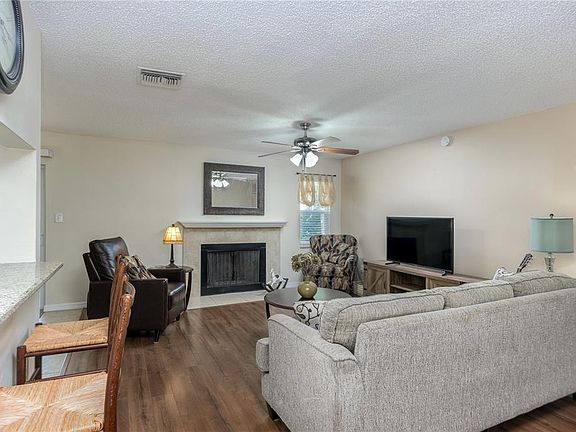 5th image of 101 Crooked Pine Dr