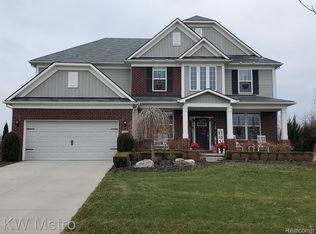 2210 Findley Cir, Lake Orion, MI 48360