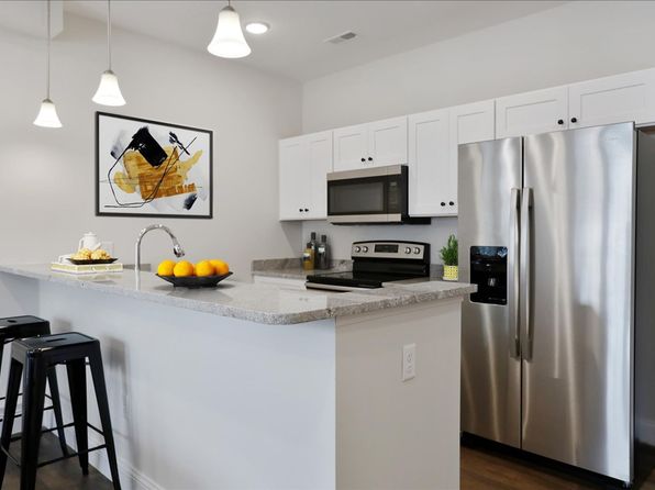 305 W Washington St #304