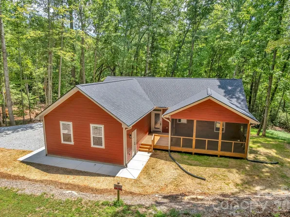 63 Abbey Ln, Hendersonville, NC 28739