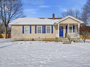 6080 Northrup Dr, Waterford, MI 48329