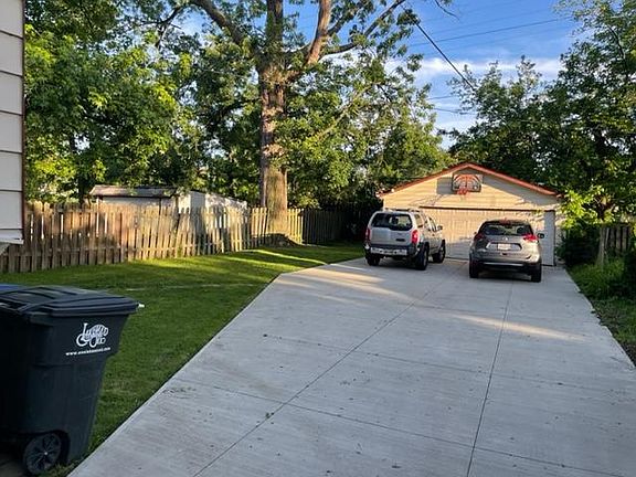 3rd image of 17473 Shaw Ave