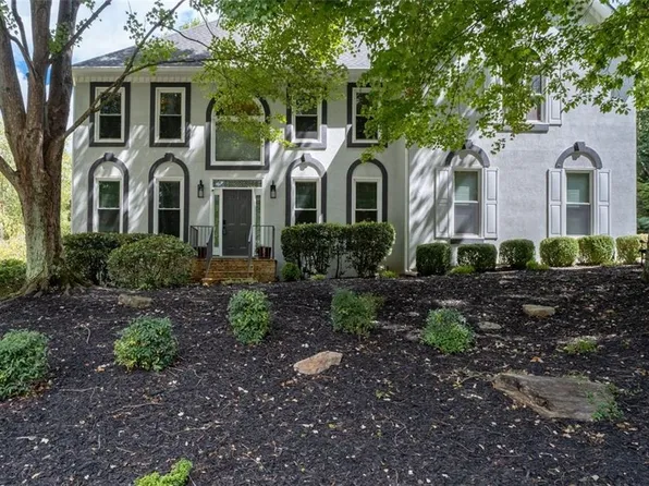 1745 Settindown Dr, Roswell, GA 30075
