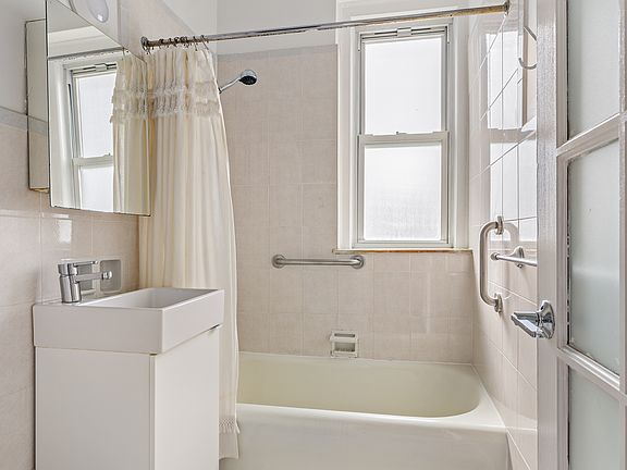 5th image of 728 41st St APT 3C