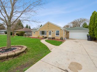 1112 Colonial Dr W, Racine, WI 53405
