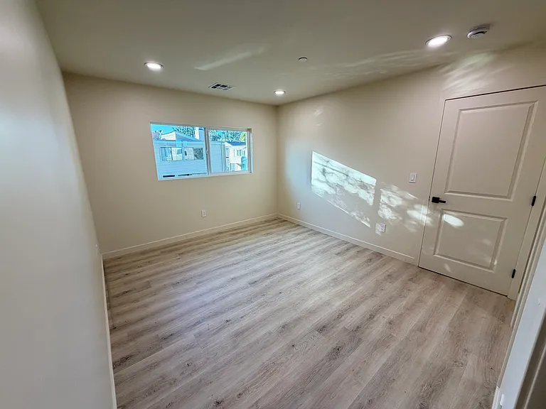 9947 Columbus Ave — Photo 14