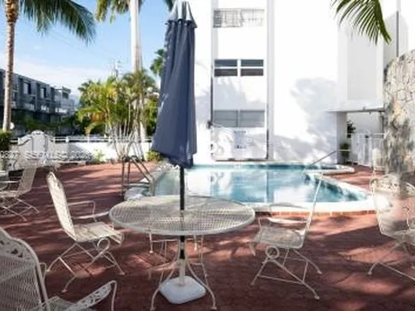 1075 93rd St APT 206, Bay Harbor Islands, FL 33154