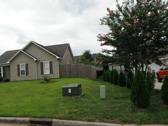 4th image of 2027 Arlington Ave